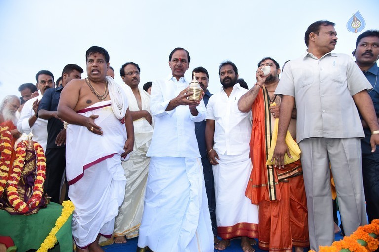 Krishna Pushkaralu 2016 at Telangana  - 37 / 68 photos