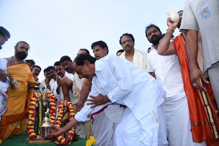 Krishna Pushkaralu 2016 at Telangana  - 42 / 68 photos