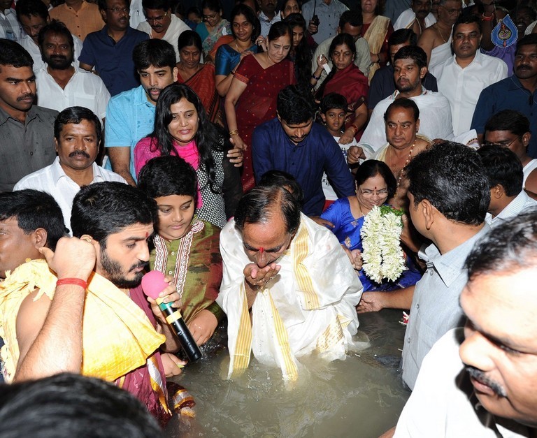Krishna Pushkaralu 2016 at Telangana  - 46 / 68 photos