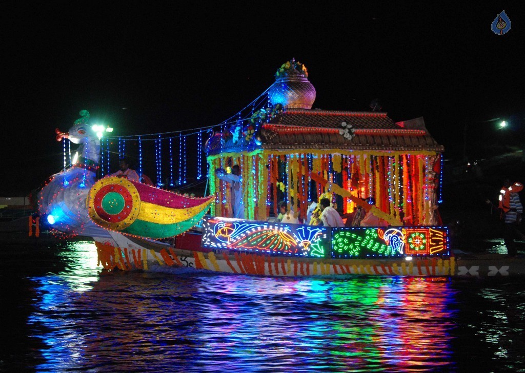 Krishna Pushkaralu 2016 Closing Ceremony - 38 / 49 photos