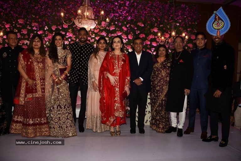 Hardik Pandya Brother Krunal Pandya Reception Cermony - 3 / 15 photos