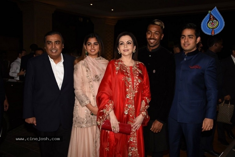 Hardik Pandya Brother Krunal Pandya Reception Cermony - 7 / 15 photos