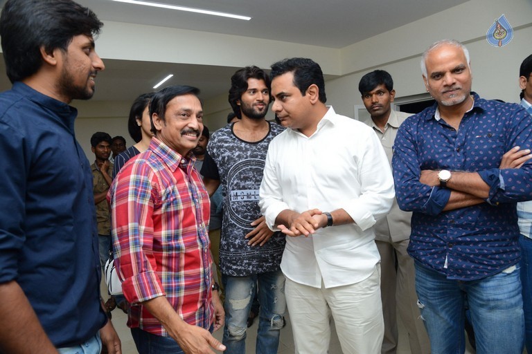 KTR Watches Pelli Choopulu Movie - 22 / 27 photos