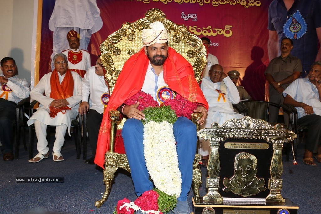 KV Reddy Award Presentation to Sukumar - 90 / 194 photos