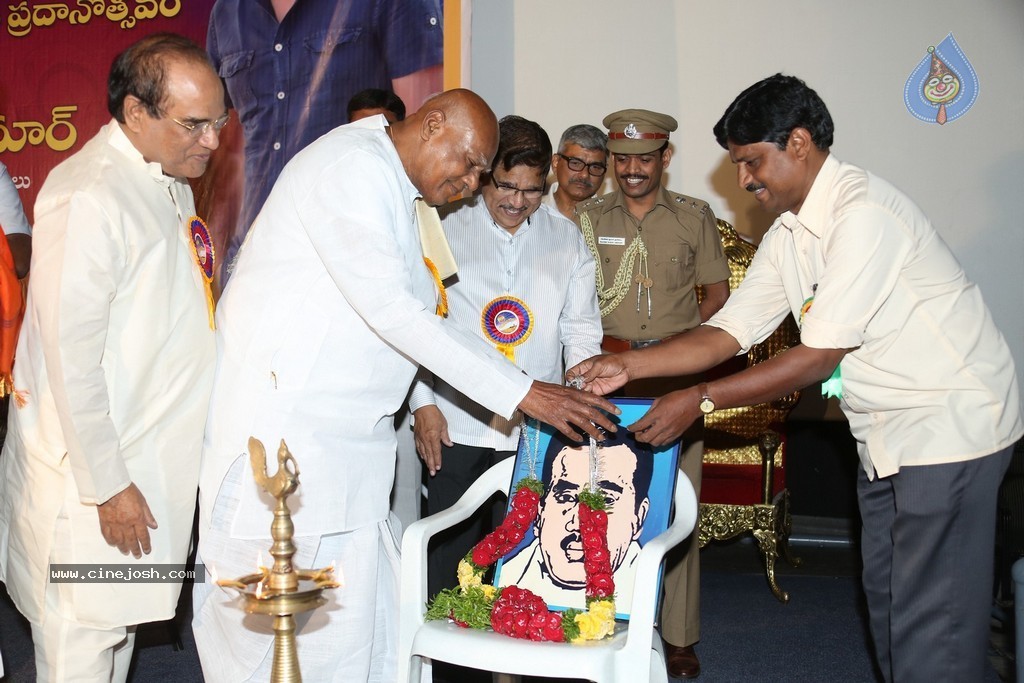 KV Reddy Award Presentation to Sukumar - 102 / 194 photos