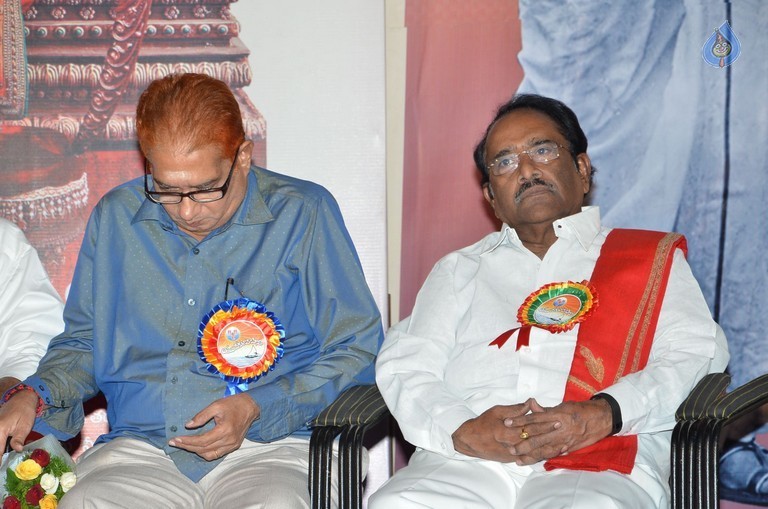 KV Reddy award to Gunasekhar - 5 / 52 photos