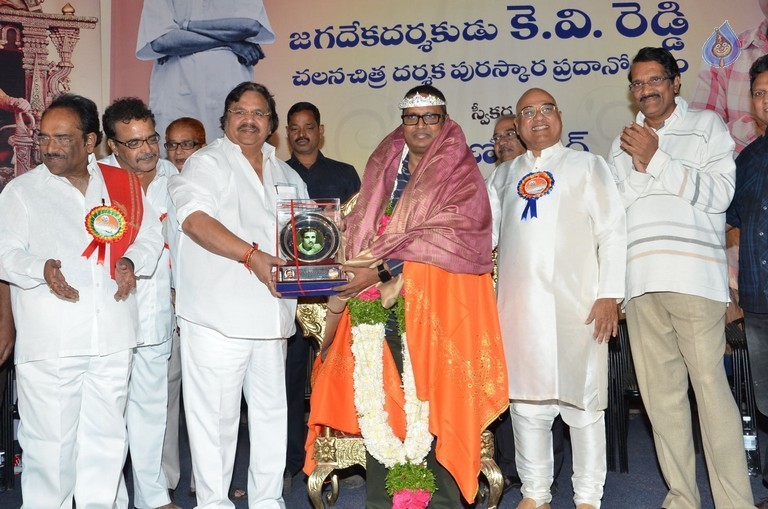 KV Reddy award to Gunasekhar - 7 / 52 photos