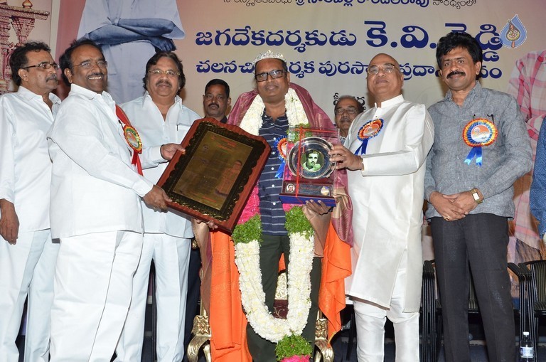 KV Reddy award to Gunasekhar - 12 / 52 photos