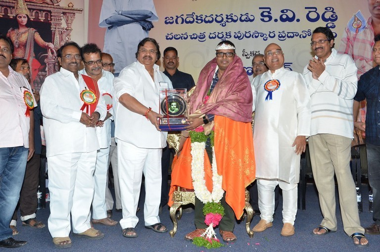 KV Reddy award to Gunasekhar - 18 / 52 photos