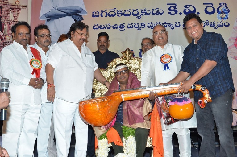 KV Reddy award to Gunasekhar - 33 / 52 photos