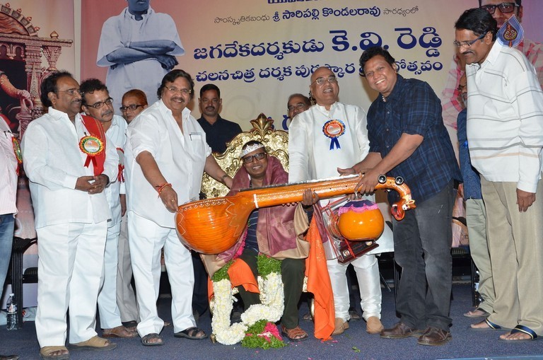 KV Reddy award to Gunasekhar - 37 / 52 photos
