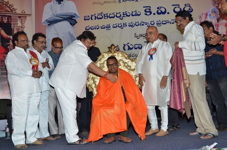 KV Reddy award to Gunasekhar - 40 / 52 photos