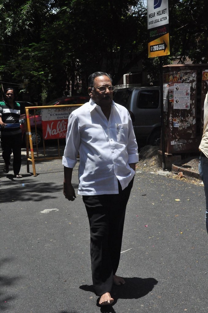 Last Respects to Actress Jyothi Lakshmi - 3 / 16 photos