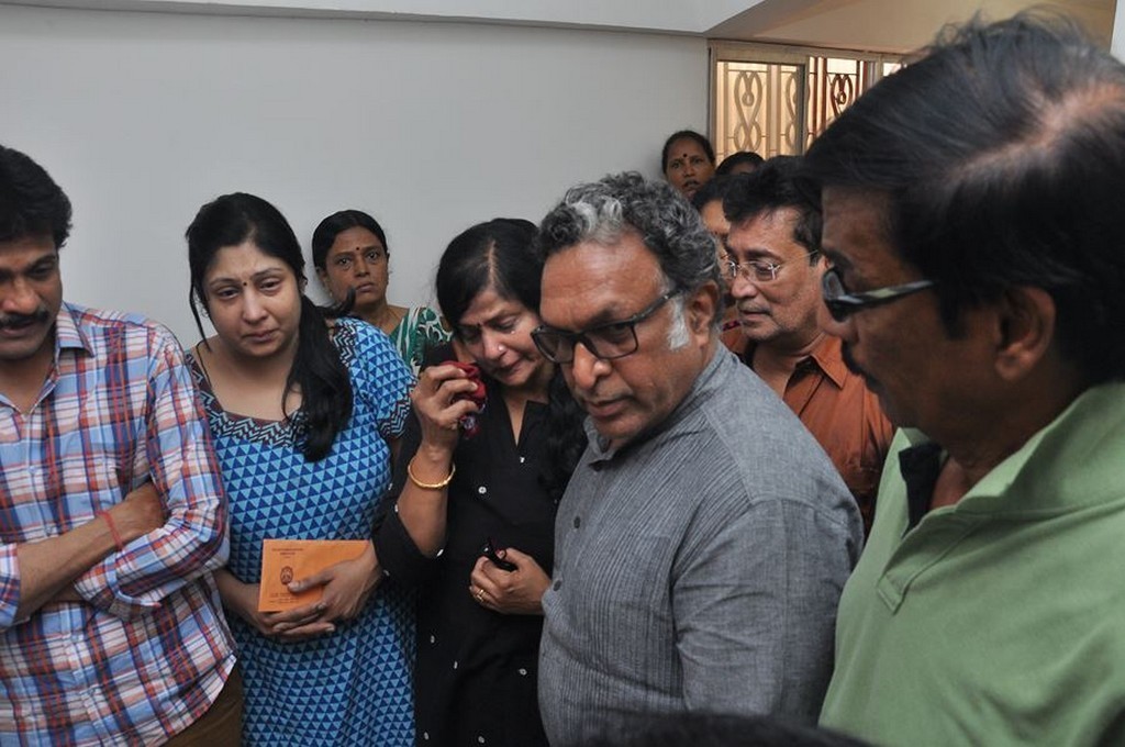 Last Respects to Actress Jyothi Lakshmi - 16 / 16 photos