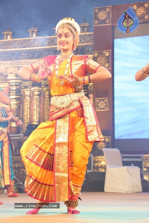 Lepakshi Utsavam 2018 Day 02 - 34 / 36 photos