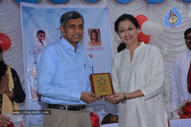 Life Again Foundation Free Medical Camp - 12 / 18 photos