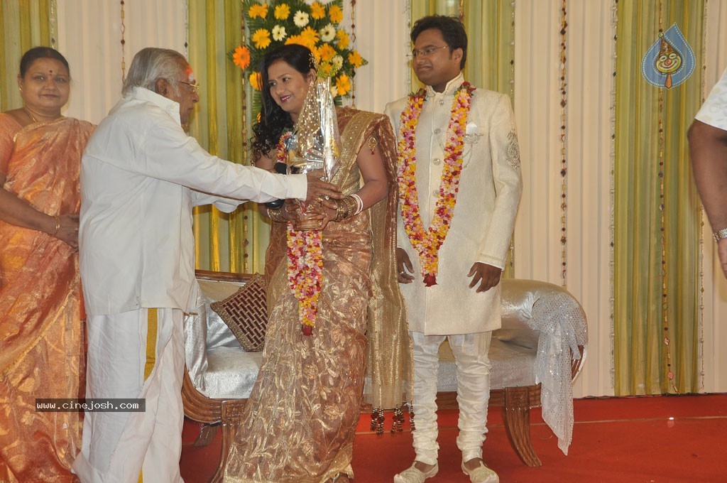 Lyricist Piraisudan Daughter Wedding Reception - 38 / 122 photos