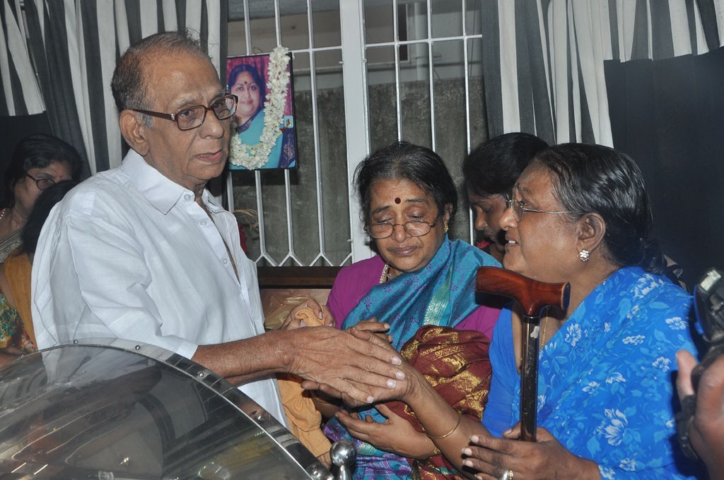 Lyricist Vaali Condolence Photos - 87 / 99 photos