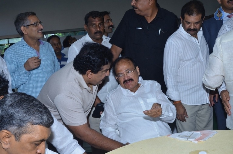 M Venkaiah Naidu Atmiya Abhinandana Sabha - 24 / 105 photos