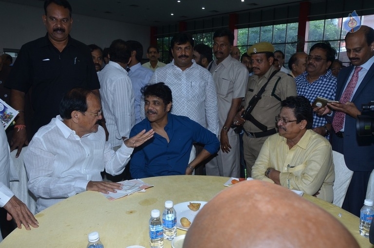 M Venkaiah Naidu Atmiya Abhinandana Sabha - 42 / 105 photos