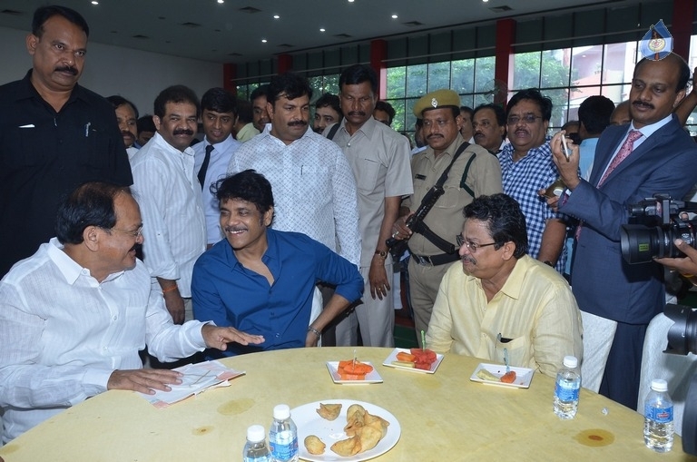 M Venkaiah Naidu Atmiya Abhinandana Sabha - 65 / 105 photos
