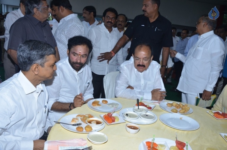 M Venkaiah Naidu Atmiya Abhinandana Sabha - 91 / 105 photos