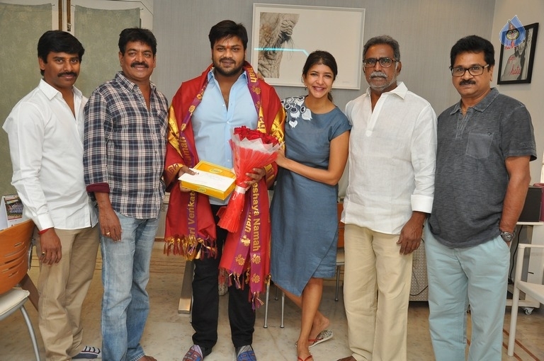 MAA Celebrates Manchu Manoj Birthday - 5 / 7 photos
