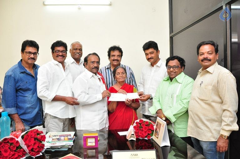 MAA Donate Cheque to Pavala Syamala - 29 / 29 photos