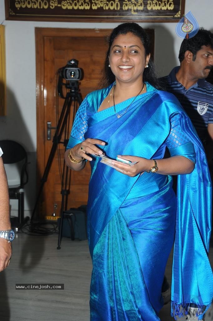 Maa Elections Polling 03 - 17 / 63 photos