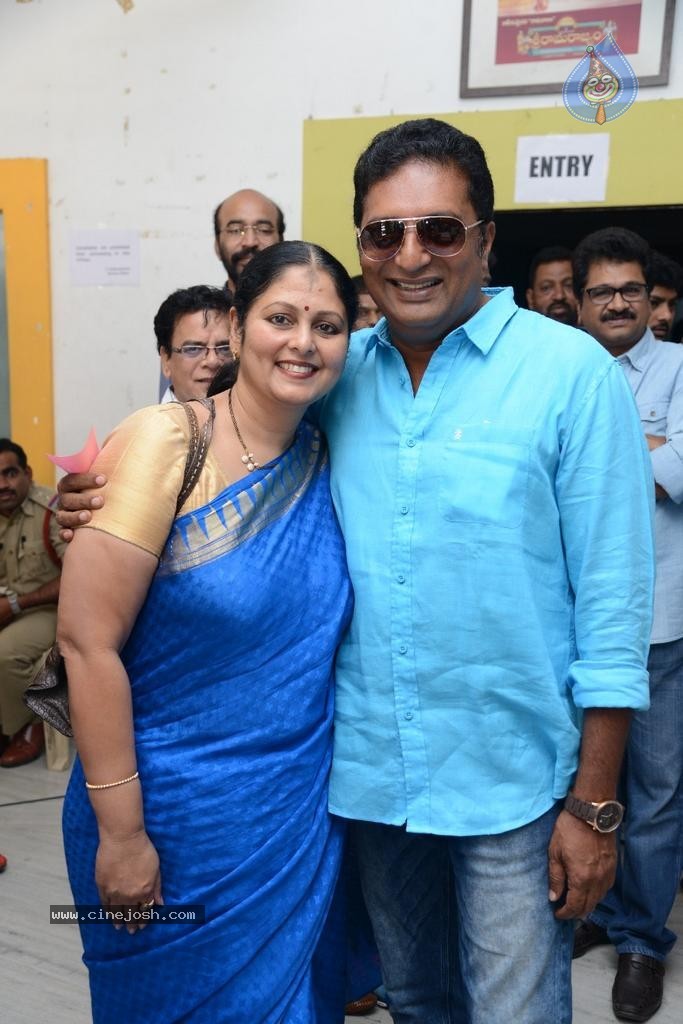 Maa Elections Polling 04 - 32 / 100 photos