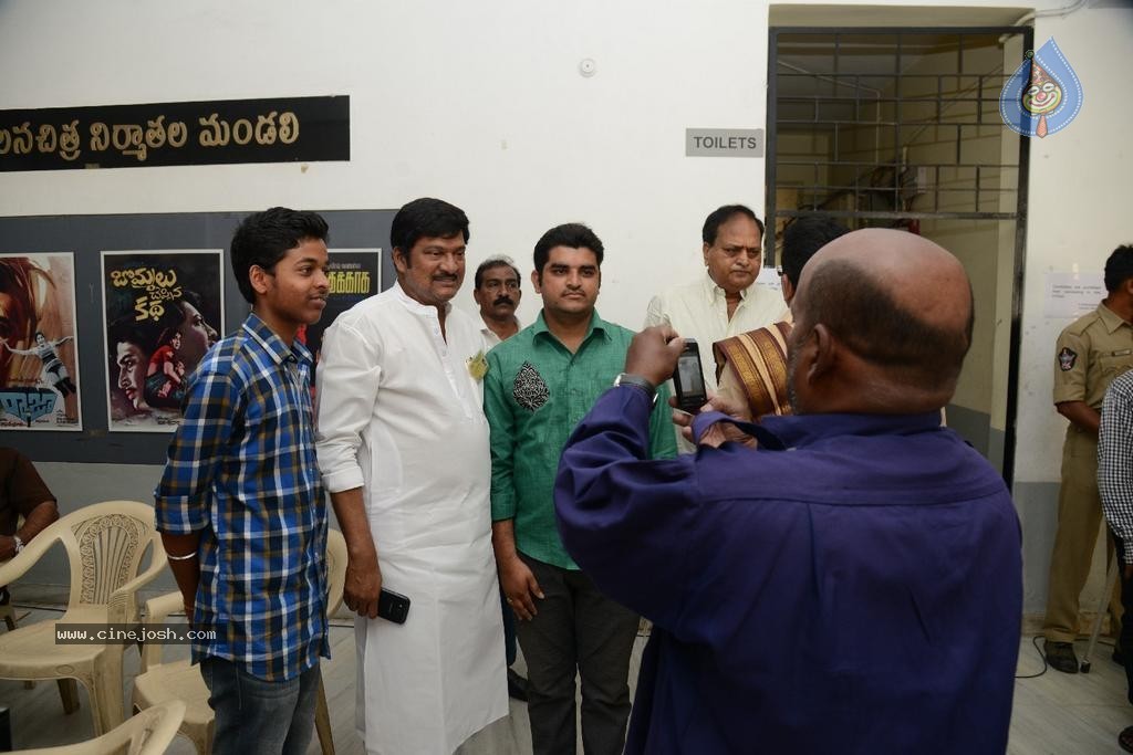 Maa Elections Polling 04 - 33 / 100 photos