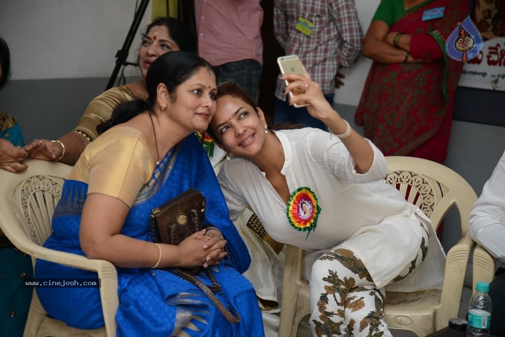Maa Elections Polling 04 - 71 / 100 photos