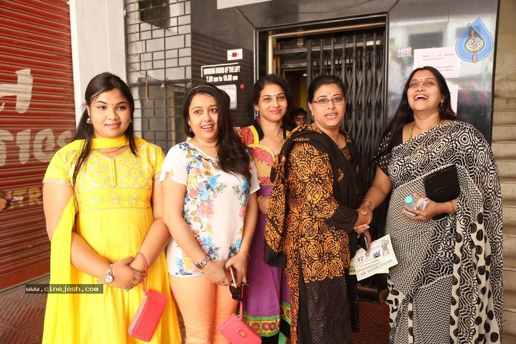 Maa Elections Polling 04 - 72 / 100 photos
