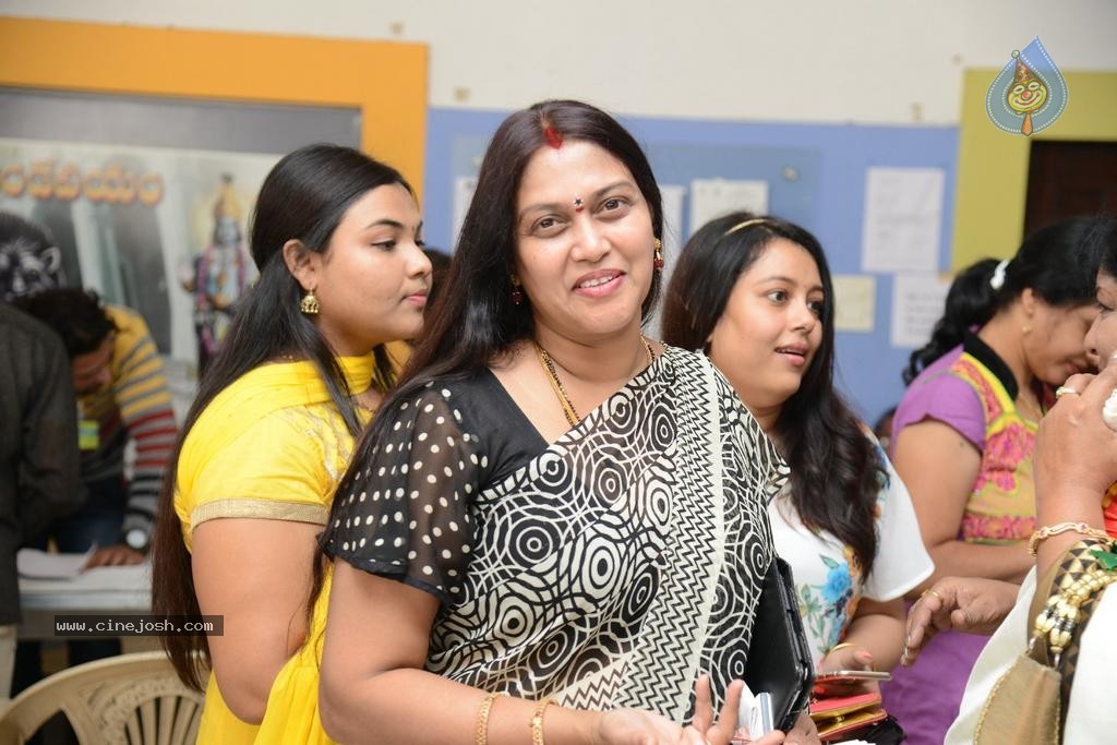 Maa Elections Polling 04 - 90 / 100 photos