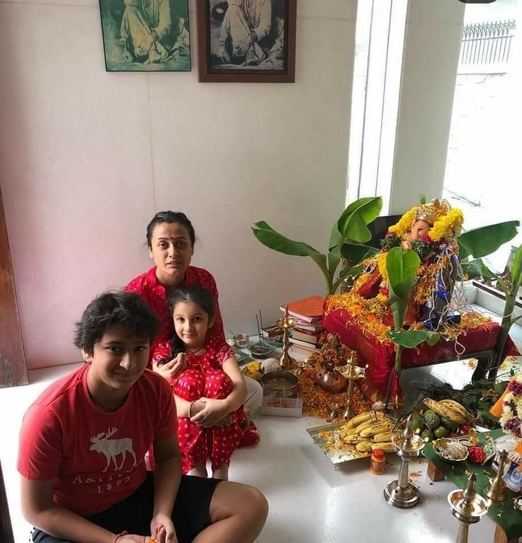 Mahesh Babu Family Celebrating Ganesh Chaturthi - 1 / 4 photos