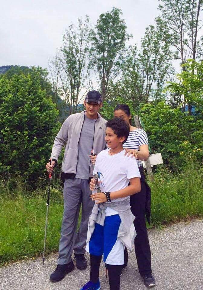 Mahesh Babu Family Holiday Tour Photos - 4 / 13 photos