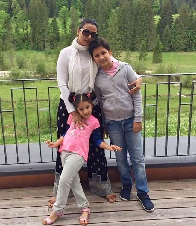 Mahesh Babu Family Holiday Tour Photos - 7 / 13 photos