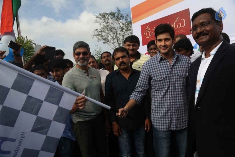 Mahesh Babu flags off Chak De India Ride - 9 / 42 photos
