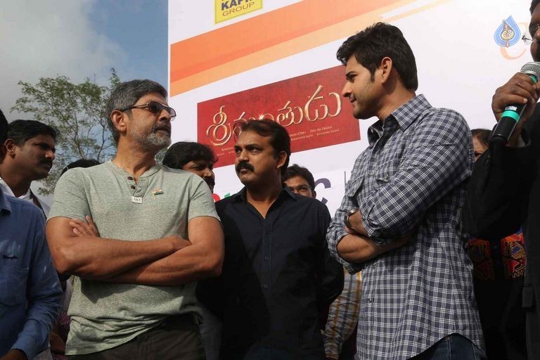 Mahesh Babu flags off Chak De India Ride - 31 / 42 photos