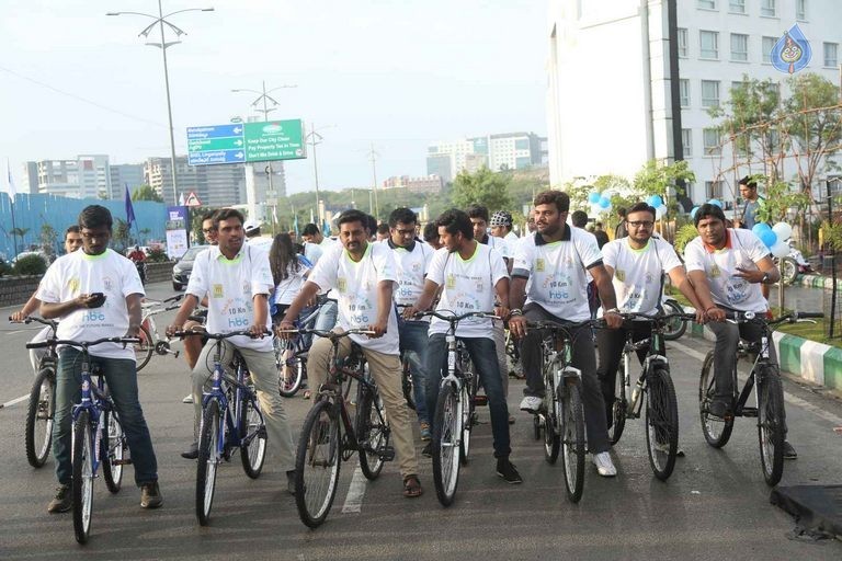 Mahesh Babu flags off Chak De India Ride - 33 / 42 photos