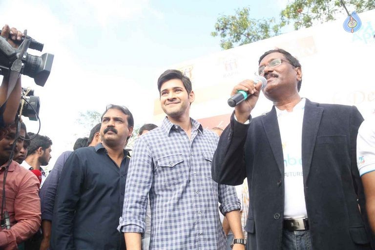 Mahesh Babu flags off Chak De India Ride - 37 / 42 photos