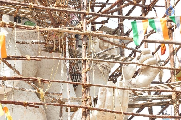 Making of Khairatabad Ganesh 2015 Photos - 16 / 59 photos