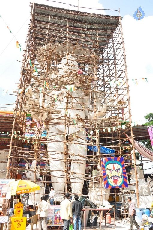 Making of Khairatabad Ganesh 2015 Photos - 28 / 59 photos