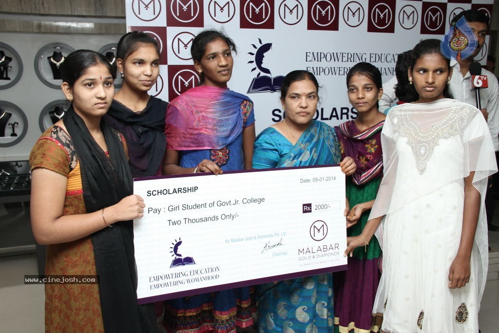 Malabar Gold Scholarships For Poor Girls Students - 26 / 30 photos