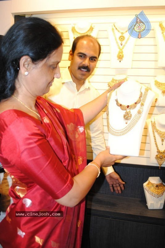 Malabar Gold Shop Opening Photos - 1 / 59 photos