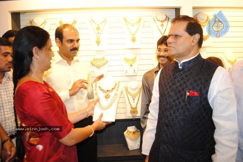 Malabar Gold Shop Opening Photos - 3 / 59 photos