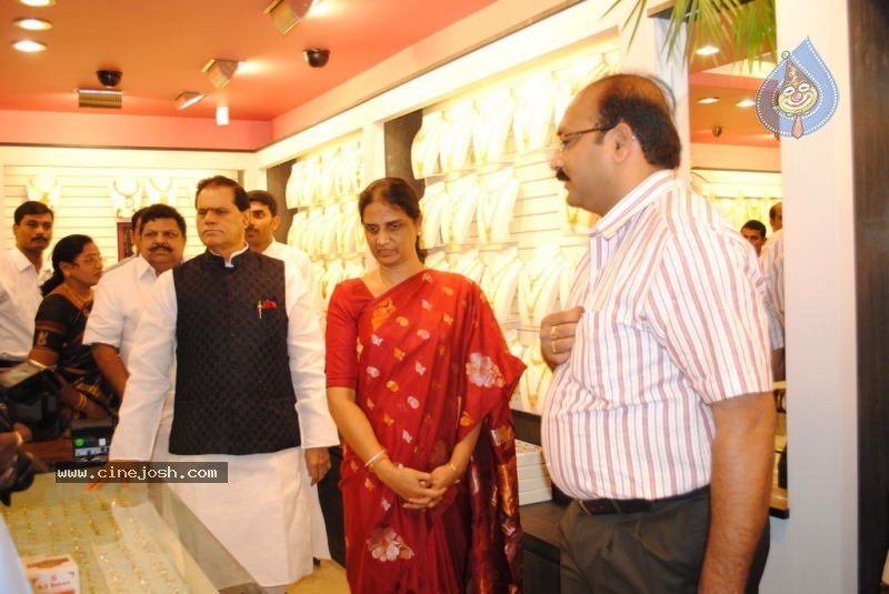 Malabar Gold Shop Opening Photos - 7 / 59 photos