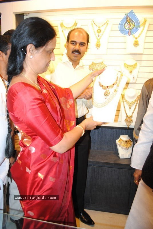 Malabar Gold Shop Opening Photos - 11 / 59 photos