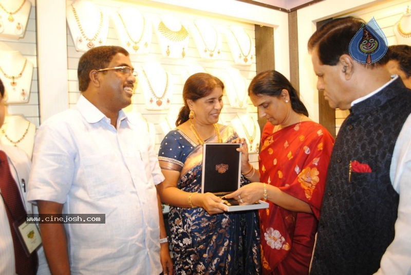 Malabar Gold Shop Opening Photos - 12 / 59 photos