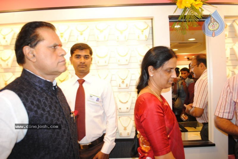 Malabar Gold Shop Opening Photos - 18 / 59 photos